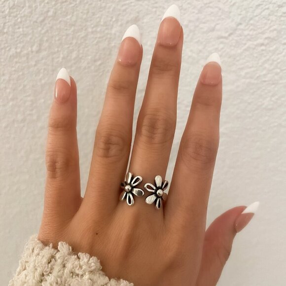 925 Sterling Silver Vintage Flower Ring Dainty Minimalist Flower Ring - Picture 8 of 9